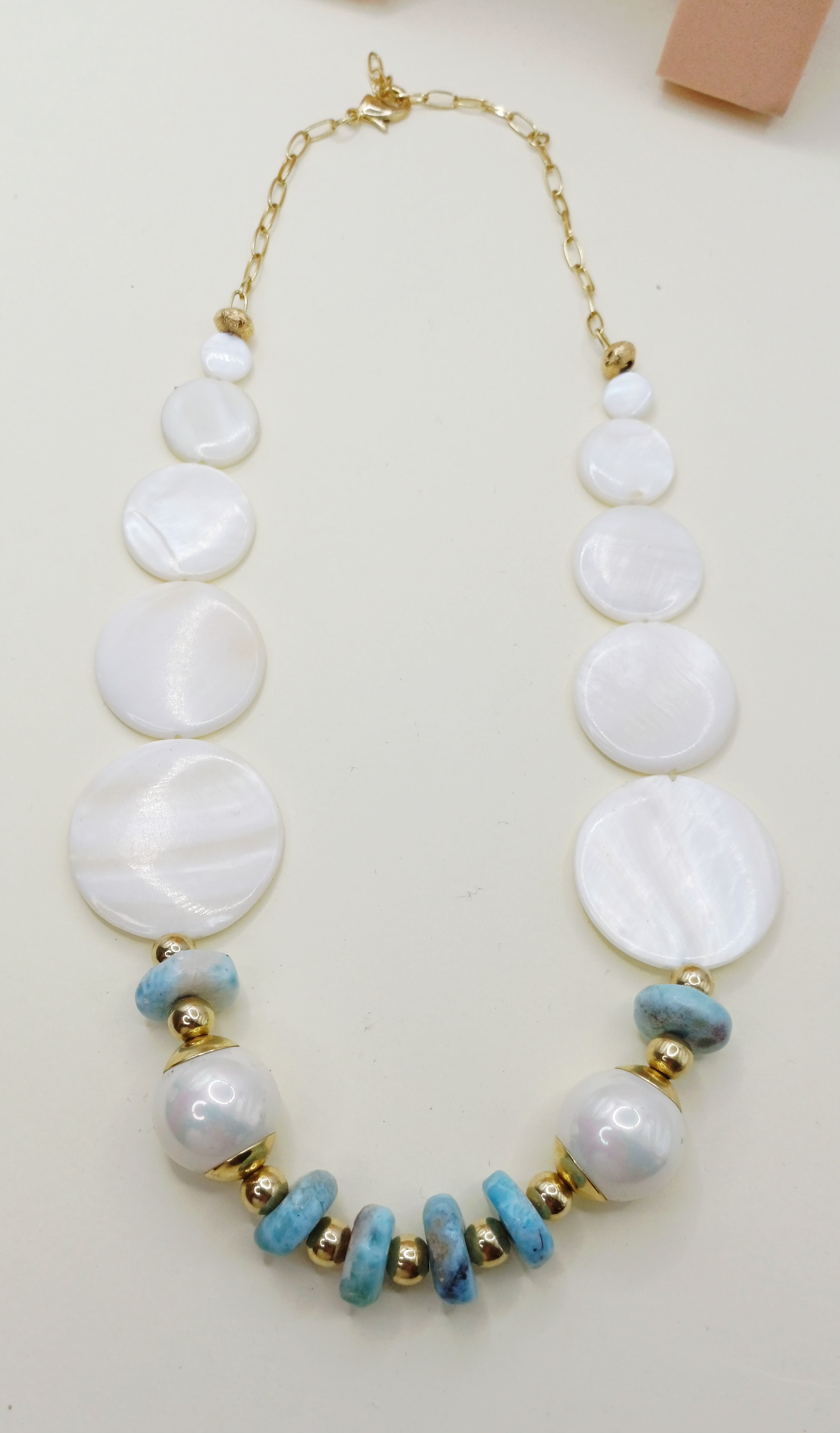 Collar Nácar redondo y Rondel de Larimar