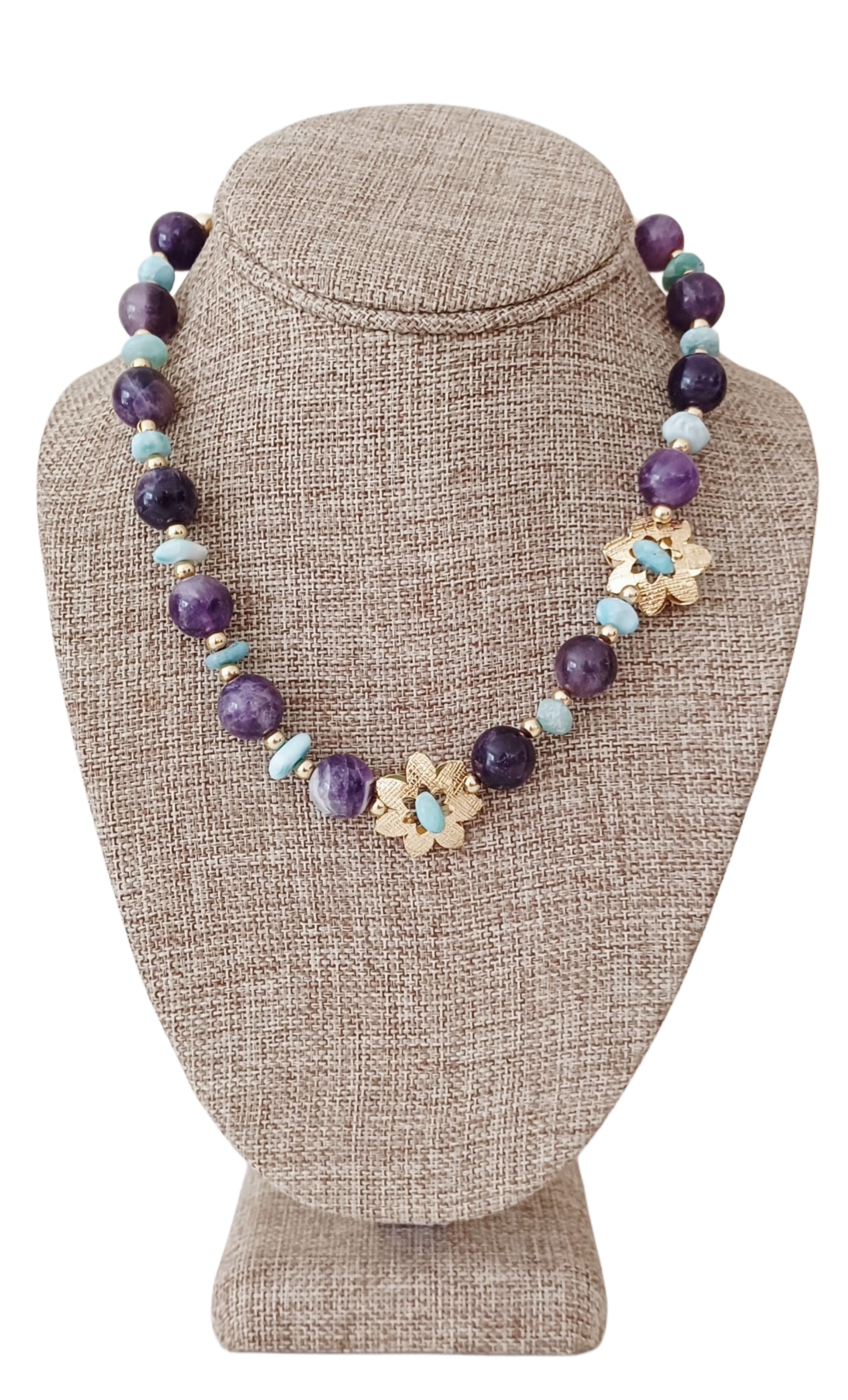 Collar floral de Amatista y chips de Larimar