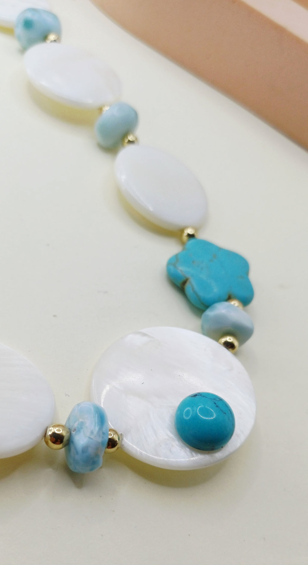Collar Nácar, Rondeles de Larimar/ Turquesa