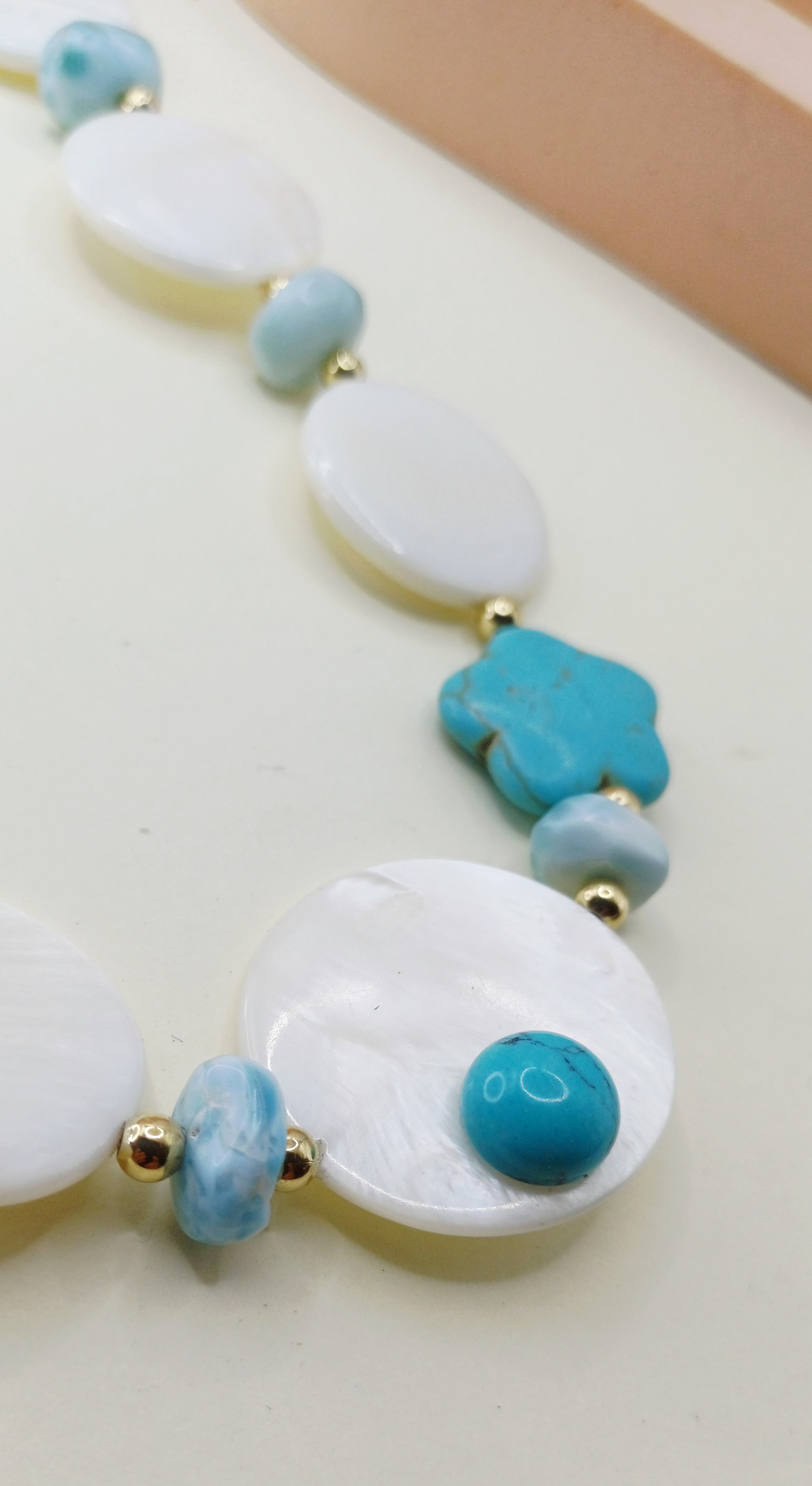 Collar Nácar, Rondeles de Larimar/ Turquesa