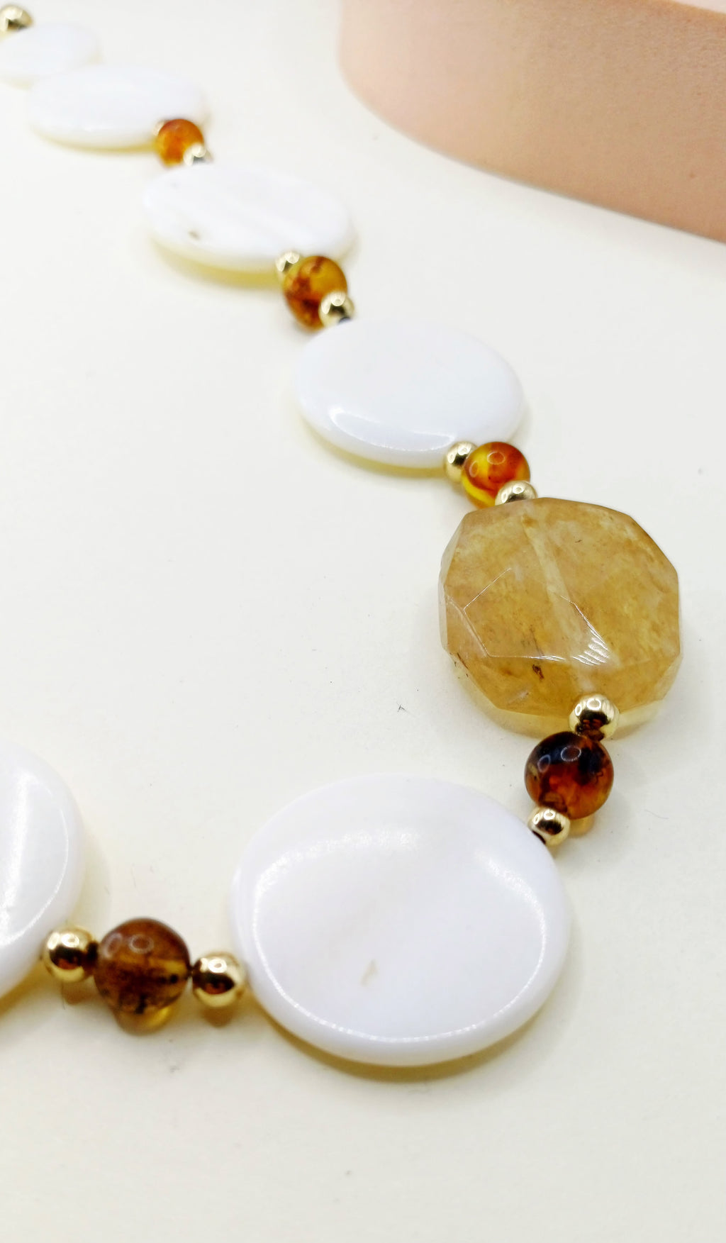 Collar de Nácar y Ambar