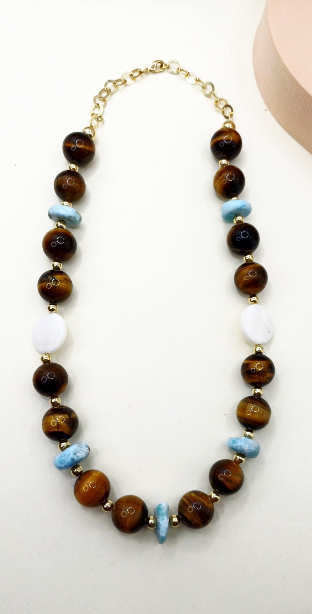 Collar de Ojo de Tigre, Nácar y Rondeles de Larimar
