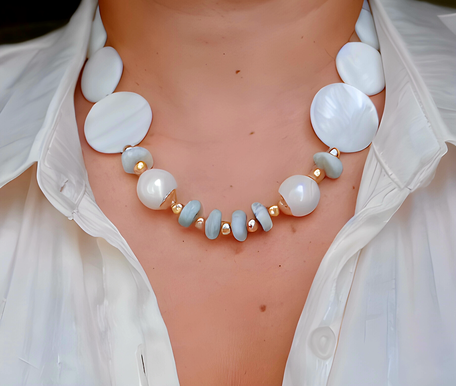 Collar Nácar redondo y Rondel de Larimar