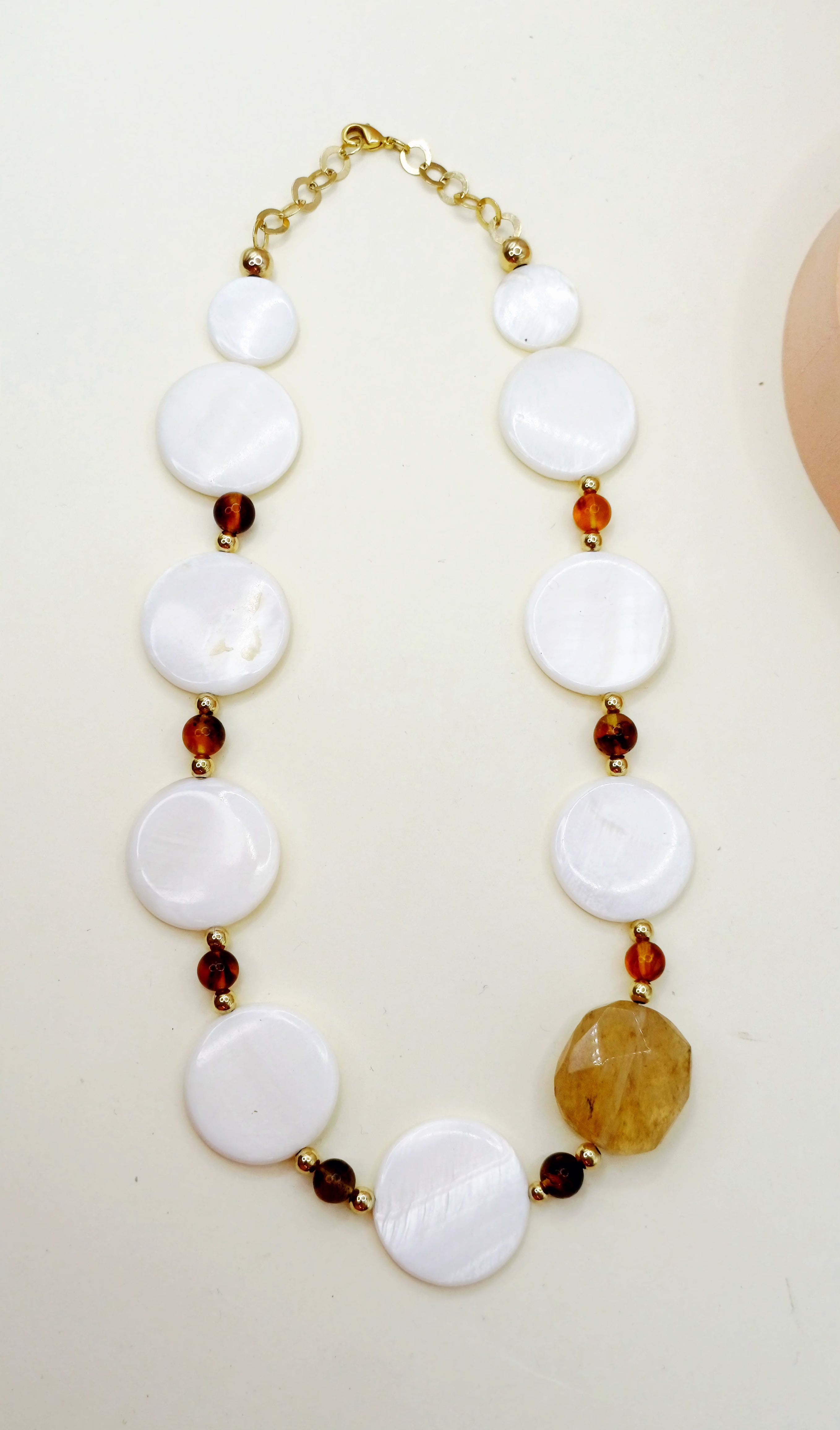 Collar de Nácar y Ambar